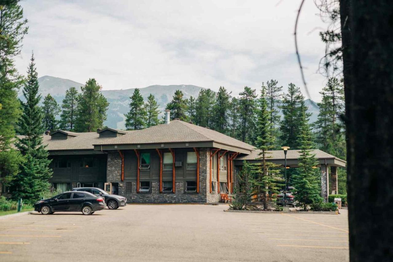 Mountaineer Lodge Lake Louise Eksteriør bilde