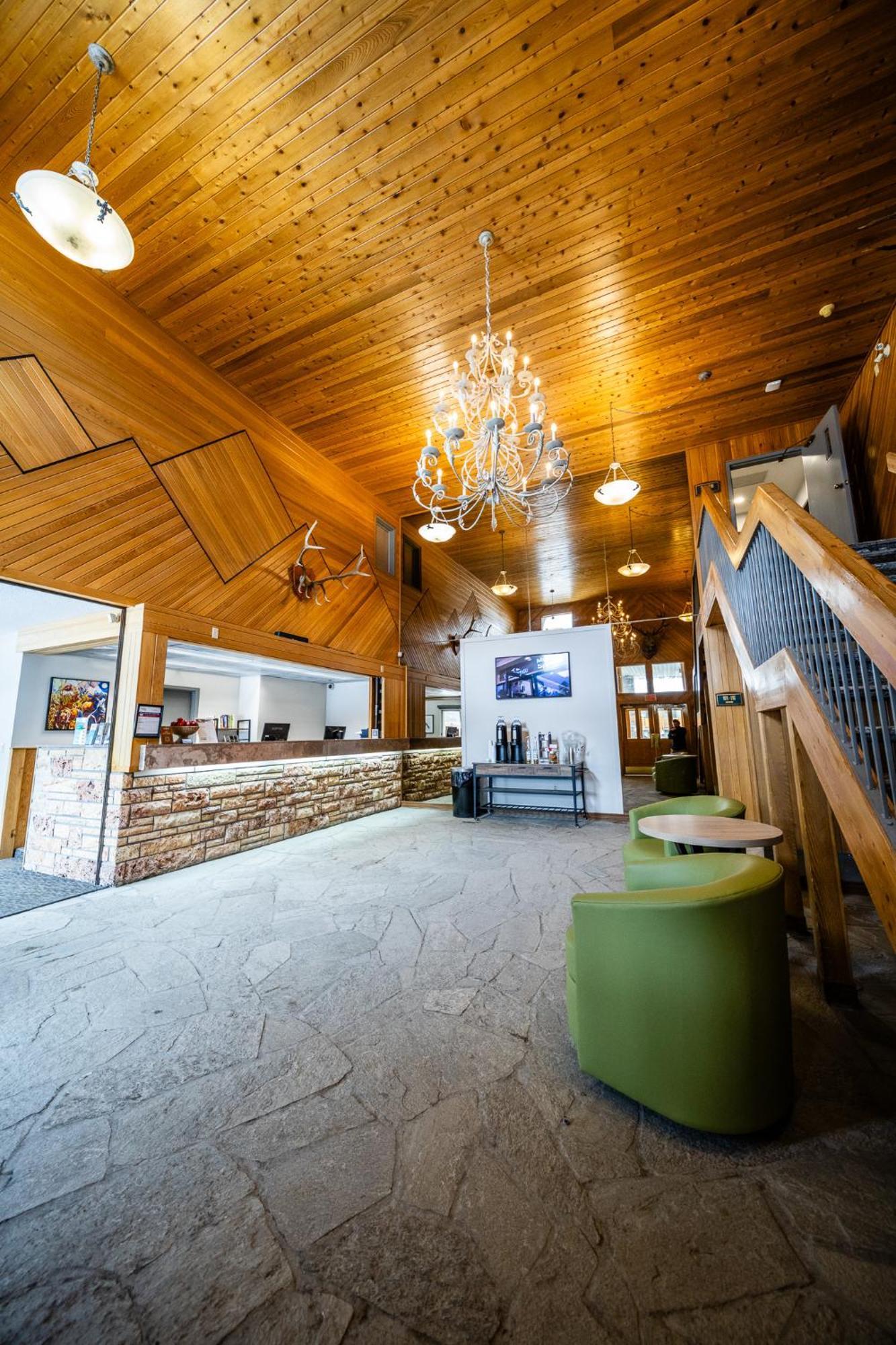 Mountaineer Lodge Lake Louise Eksteriør bilde